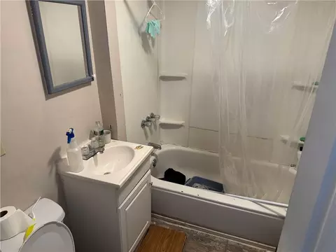 Bath - 286 Olo St, Woonsocket, RI 02895 photo 1 of 1