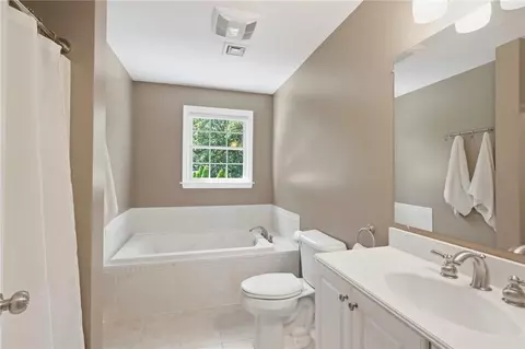 Bath - 2 Nutmeg Cir, Coventry, RI 02816 photo 1 of 4