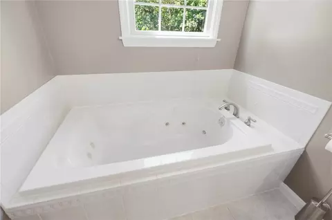 Bath - 2 Nutmeg Cir, Coventry, RI 02816 photo 2 of 4