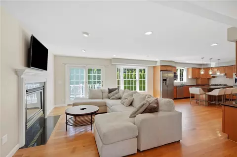 Living - 2 Nutmeg Cir, Coventry, RI 02816 photo 1 of 4