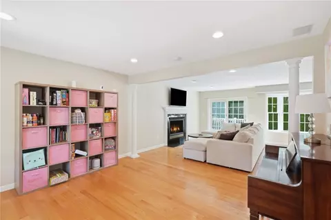 Living - 2 Nutmeg Cir, Coventry, RI 02816 photo 2 of 4