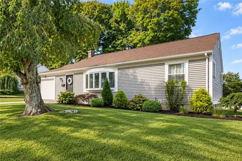 14 Salem Dr, North Providence, RI 02904