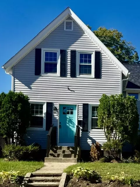 39 Marion Ave, Cranston, RI 02905
