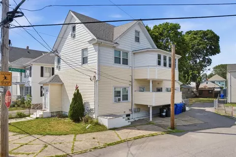 44 Warwick Rd, Pawtucket, RI 02861