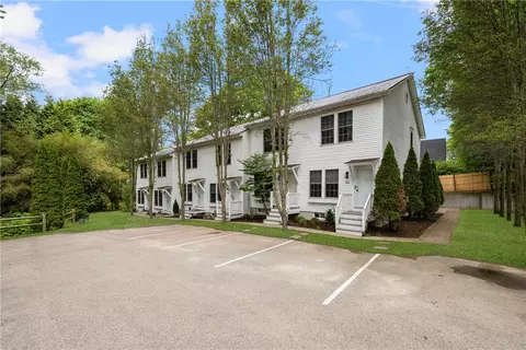 45 Cherry Ln #B, South Kingstown, RI 02879