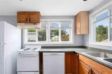Kitchen - 15 Forrest St, Warwick, RI 02889 photo 3 of 4