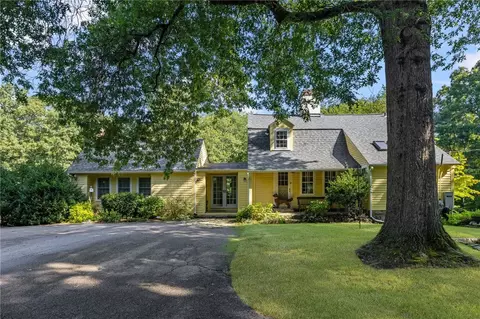 941 Carrs Pond Rd, East Greenwich, RI 02818