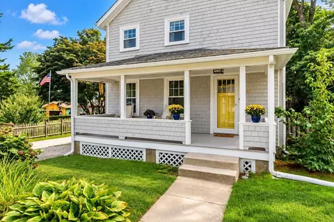 66 Schaeffer St, South Kingstown, RI 02879