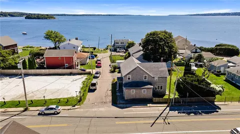 499 Park Ave, Portsmouth, RI 02871
