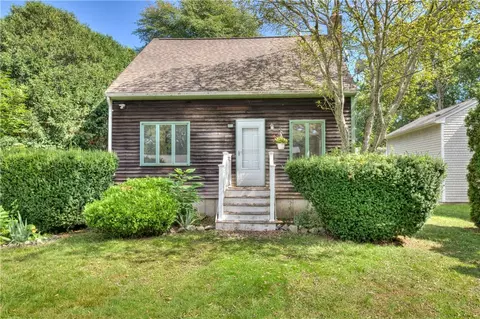 73 S River Dr, Narragansett, RI 02882