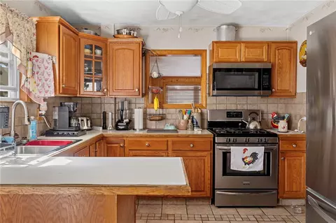 Kitchen - 11 Yale Ave, Warwick, RI 02888 photo 5 of 7