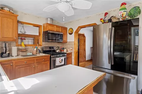 Kitchen - 11 Yale Ave, Warwick, RI 02888 photo 6 of 7