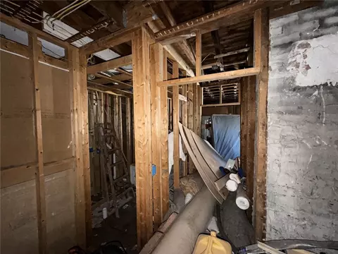 Entry Way - 499 Willow St, Woonsocket, RI 02895 photo 4 of 13