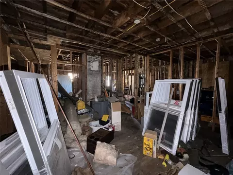 Entry Way - 499 Willow St, Woonsocket, RI 02895 photo 3 of 13