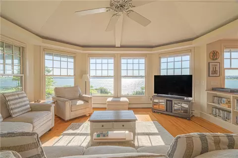 Living - 6 June Way, Little Compton, RI 02837 photo 2 of 6