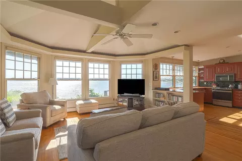 Living - 6 June Way, Little Compton, RI 02837 photo 3 of 6