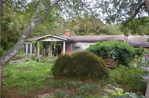 161 Beach Rd, Charlestown, RI 02813