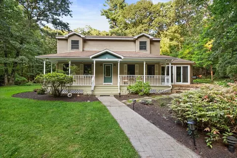 2075 Division Rd, East Greenwich, RI 02818