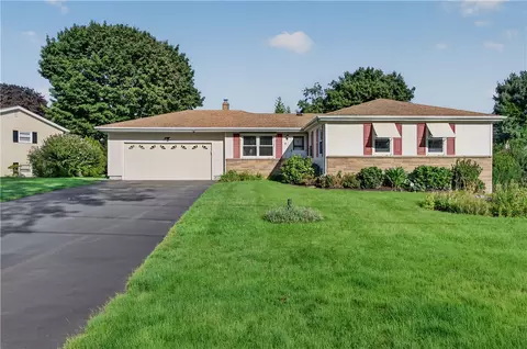 60 Birchwood Dr, Cranston, RI 02920