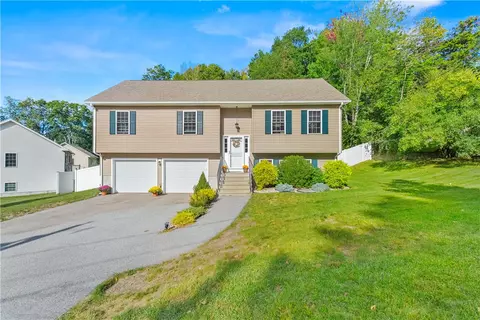16 Liane Dr, Woonsocket, RI 02895