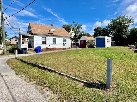 14 Crescent Ave, Riverside, RI 02915