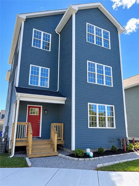 84 Coggeshall St, Providence, RI 02908