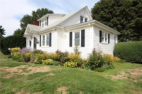 43 Admiral Kalbfus Rd, Newport, RI 02840