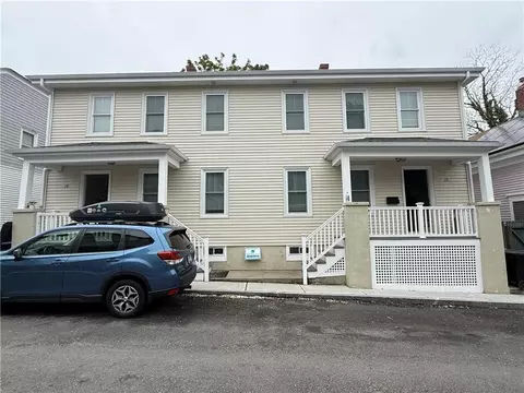 15 Kilburn Ct, Newport, RI 02840