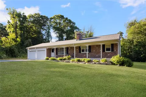 51 Stony Ln, North Kingstown, RI 02852