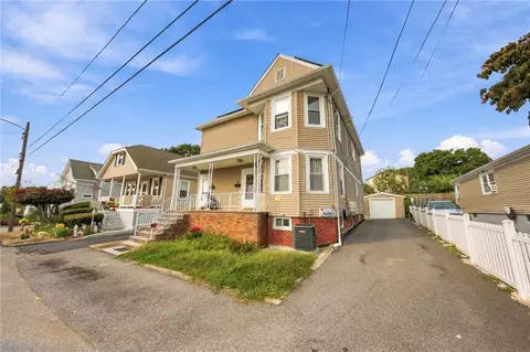 37 Old Oak Ave, Cranston, RI 02910