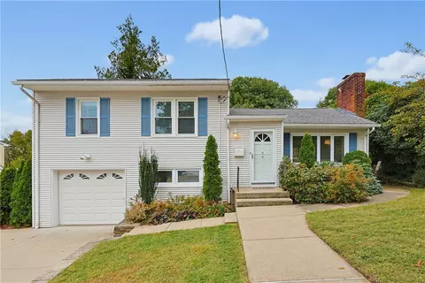 34 Bellevue Dr, Cranston, RI 02920