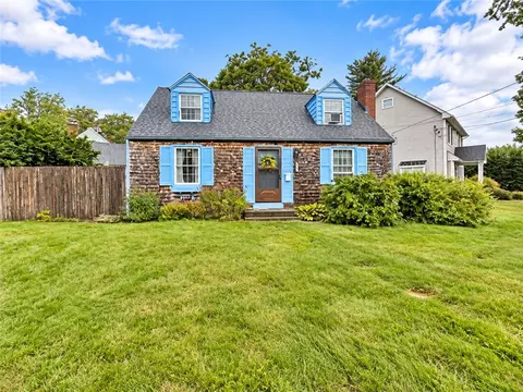 220 Sachem Rd, North Kingstown, RI 02852