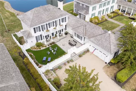 59 Carnegie Harbor Dr, Portsmouth, RI 02871