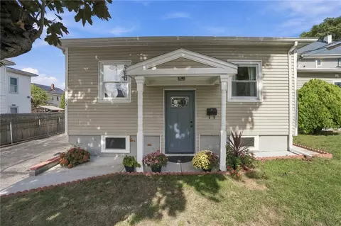 55 Boutwell St, Pawtucket, RI 02860