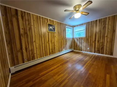 Bedroom - 86 Marshall Cir, Coventry, RI 02816 photo 3 of 4