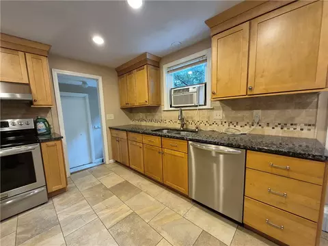 Kitchen - 86 Marshall Cir, Coventry, RI 02816 photo 4 of 4