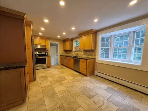 Kitchen - 86 Marshall Cir, Coventry, RI 02816 photo 1 of 4