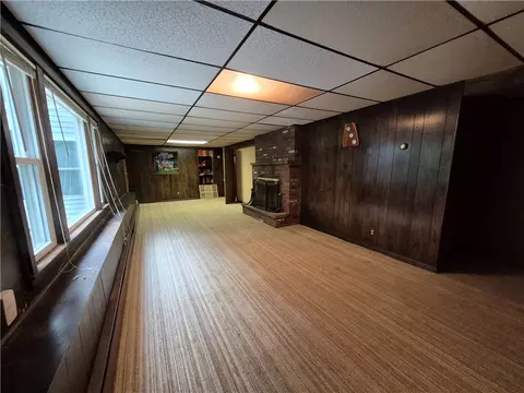 Living - 86 Marshall Cir, Coventry, RI 02816 photo 2 of 4