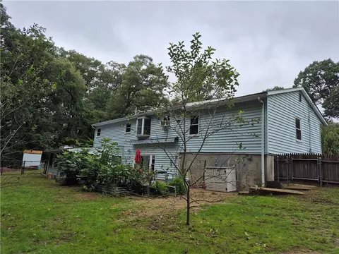 Exterior - 86 Marshall Cir, Coventry, RI 02816 photo 4 of 6