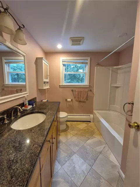Bath - 86 Marshall Cir, Coventry, RI 02816 photo 2 of 3