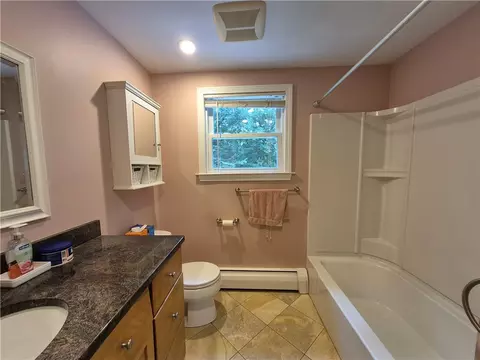 Bath - 86 Marshall Cir, Coventry, RI 02816 photo 1 of 3