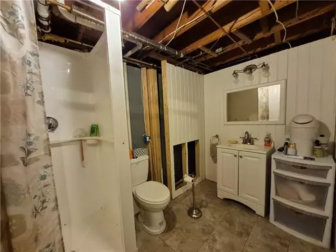 Bath - 86 Marshall Cir, Coventry, RI 02816 photo 3 of 3