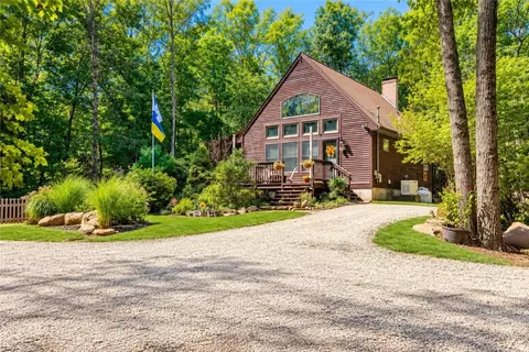 551 Carrs Trl, Coventry, RI 02827