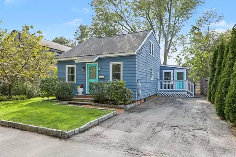 40 Boyce Ave, Barrington, RI 02806