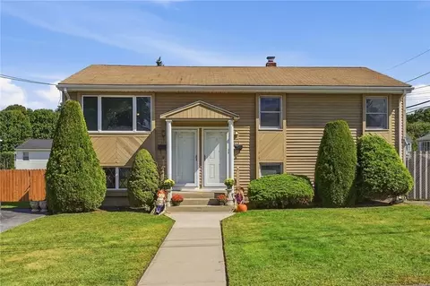 213 Villa Ave, North Providence, RI 02904