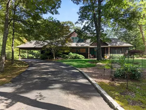 10 Pinecrest Rd, Richmond, RI 02812