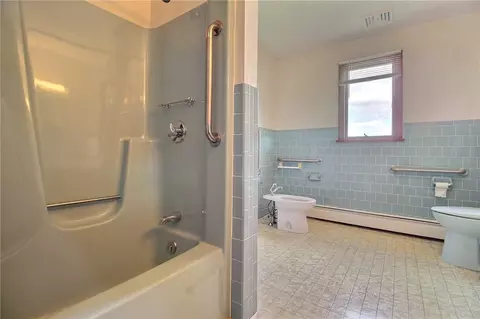 Bath - 2 Jana Rd, Westerly, RI 02891 photo 2 of 4