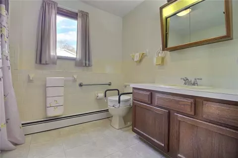 Bath - 2 Jana Rd, Westerly, RI 02891 photo 3 of 4