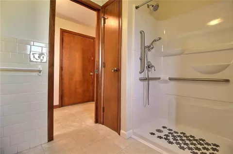 Bath - 2 Jana Rd, Westerly, RI 02891 photo 4 of 4