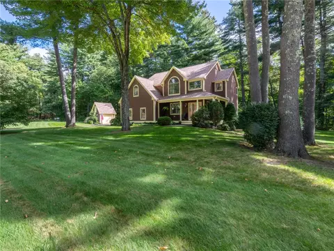 1 Bourget Ct, North Smithfield, RI 02896